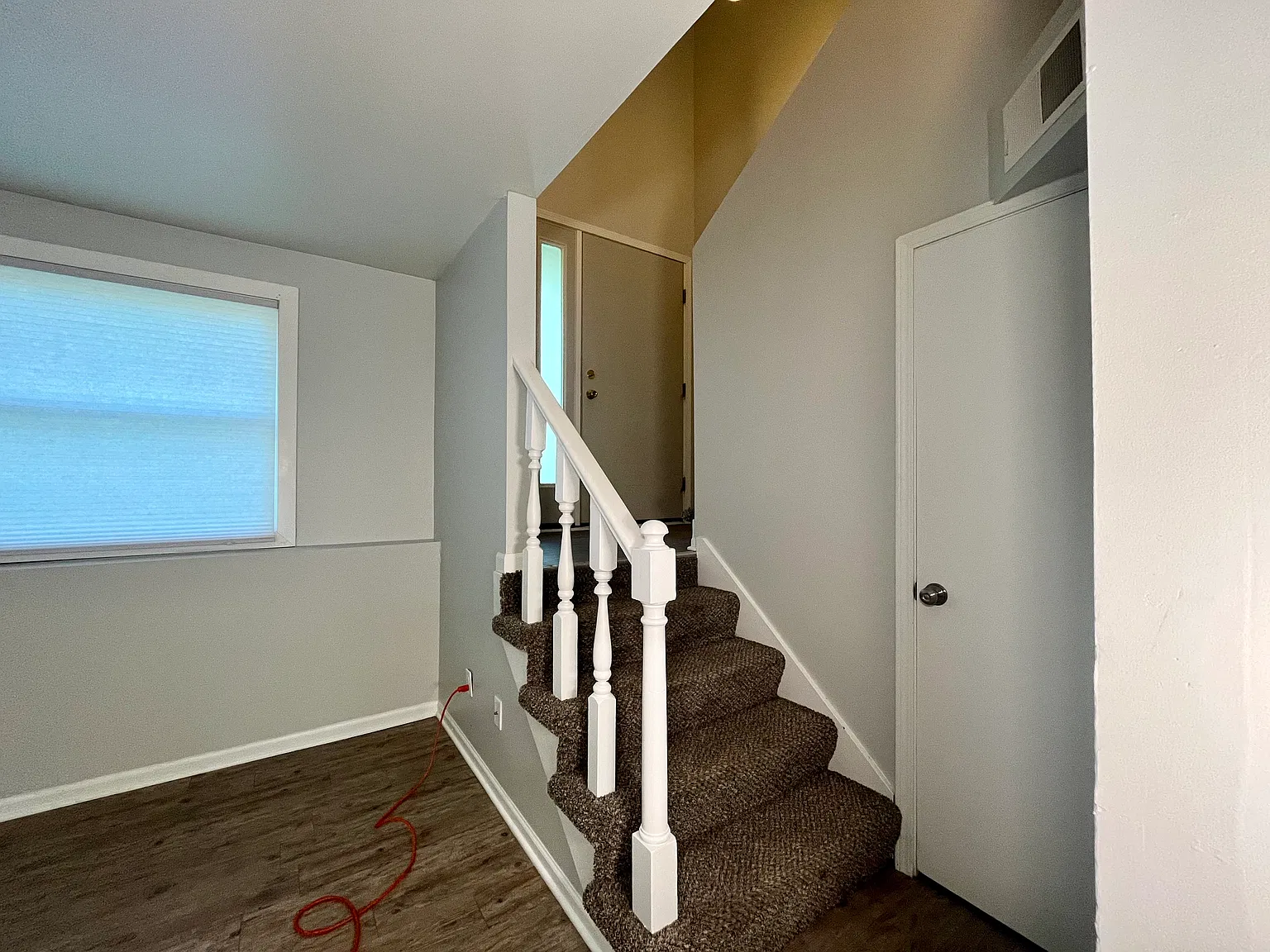 523 Cedar St NE — Photo 4