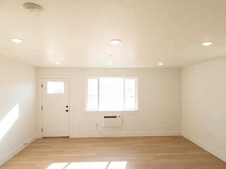 950 Valentine Ln #7 — Photo 2