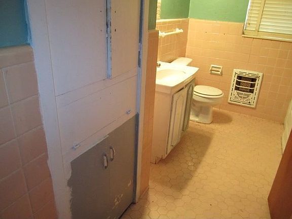 5th image of 4120 Philmont Ave