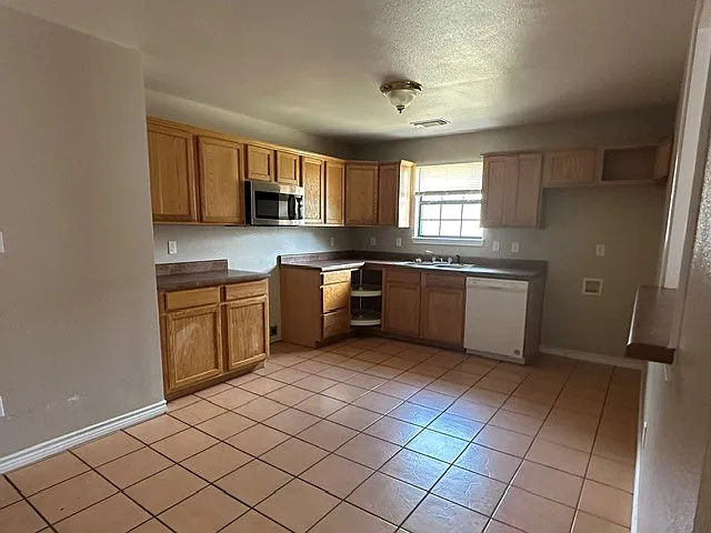 1018 N Brents Ave — Photo 10