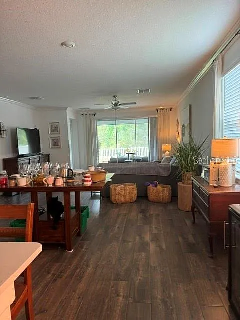 3 bed, 2.5 bath, 2114 sqft, $2,500 — Photo 3