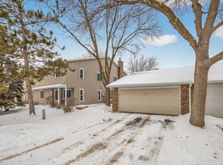 9452 Ranchview Ln N, Maple Grove, MN 55369