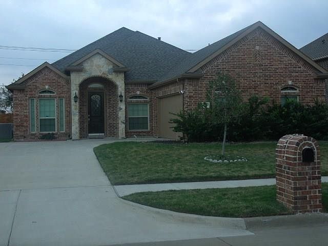 1st image of 824 Danbury Dr