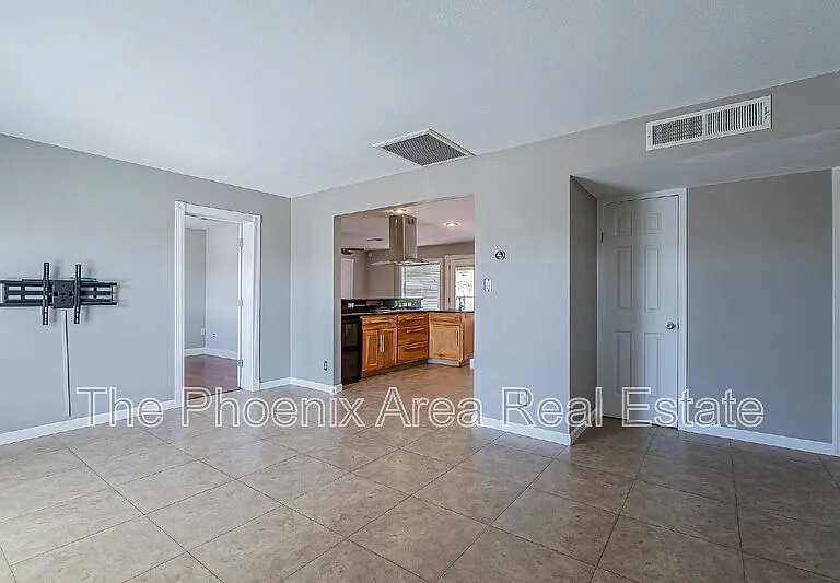 8654 E Windsor Ave — Photo 7
