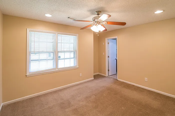 306 Gippy Dr — Photo 2