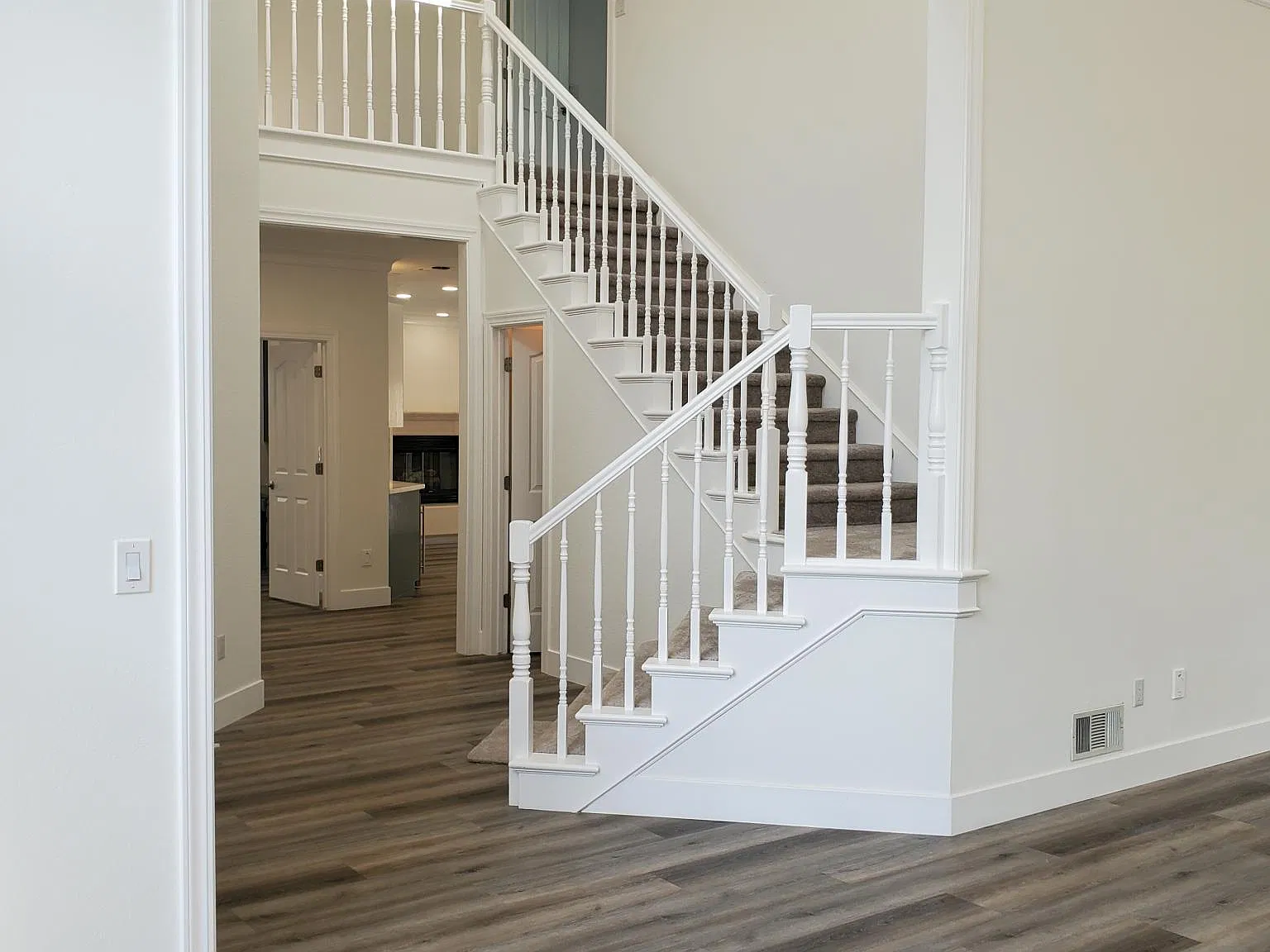 5 bed, 3200 sqft, $4,150 — Photo 4