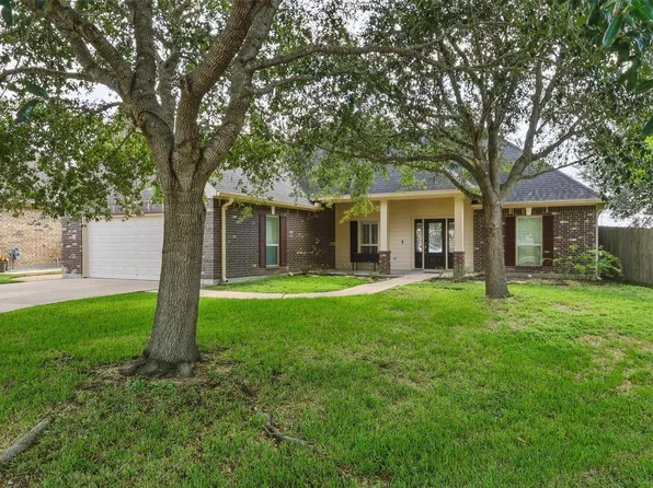 227 Village Dr, Sealy, TX 77474