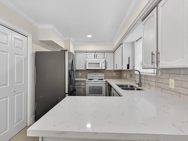 1221 Cedar Post Ln #4D — Photo 8