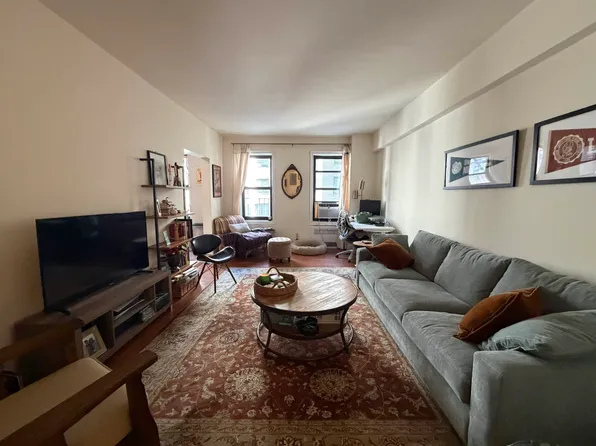 1035 Washington Avenue image 1 of 4