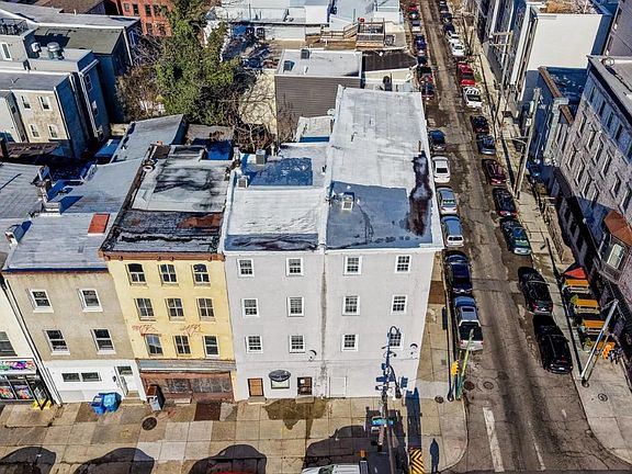 2nd image of 701 W Girard Ave