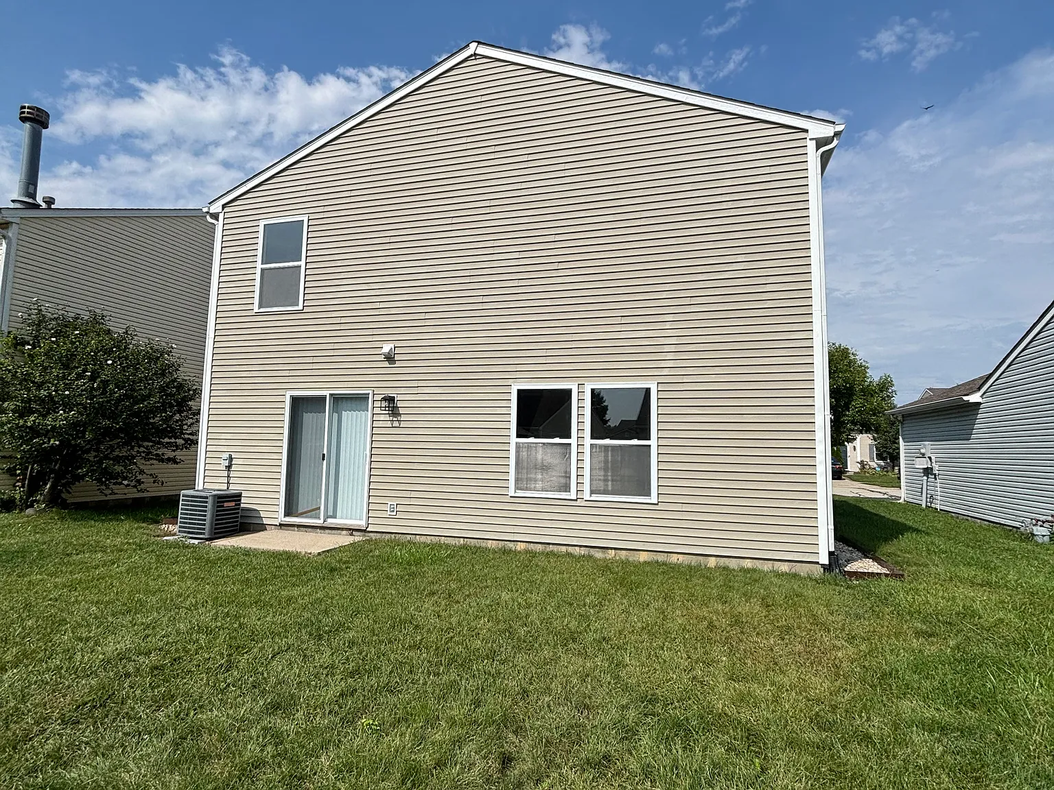 3 bed, 2.5 bath, 1400 sqft, $2,000 — Photo 4