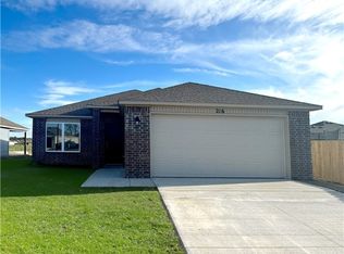 216 W Laurel Ave, Rogers, AR 72758