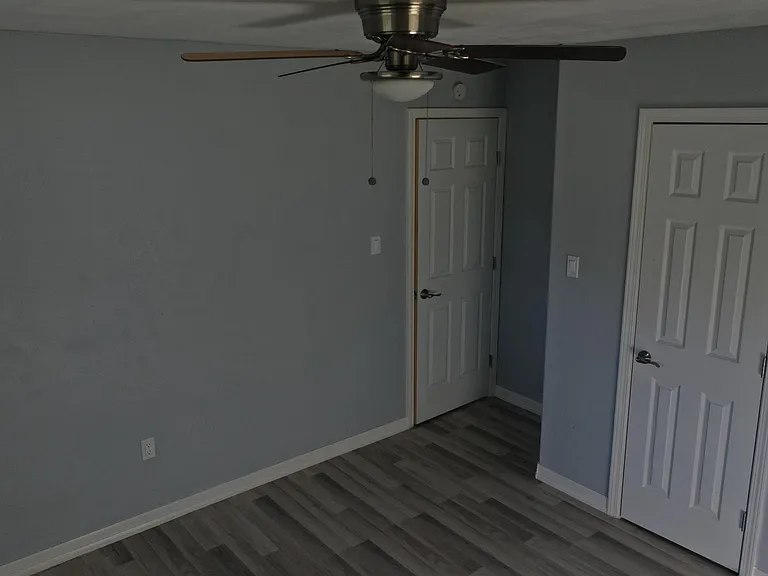 2102 Tulip St — Photo 9