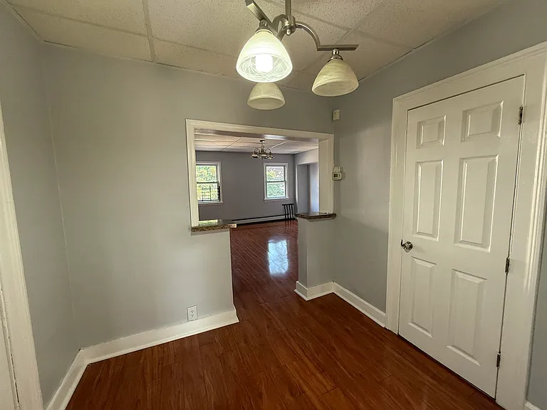 42 Montrose Ave #2 — Photo 12