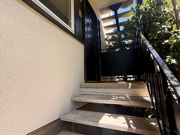 2nd image of 925 Madison St APT 2