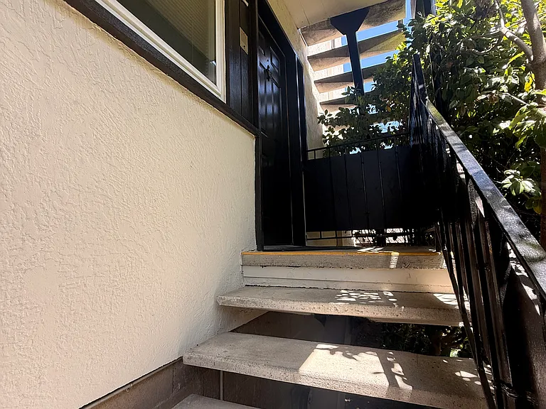 925 Madison St #2 — Photo 2