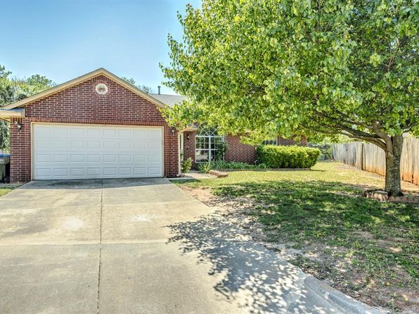 104 Parkwoods Ct, Noble, OK 73068