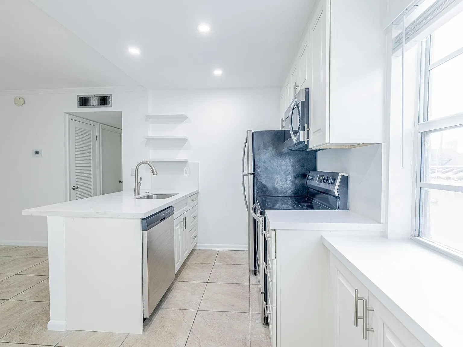 2 bed, 800 sqft, $2,050 — Photo 4