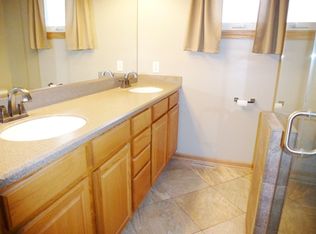 6 Crofton Rd, Oswego, IL 60543