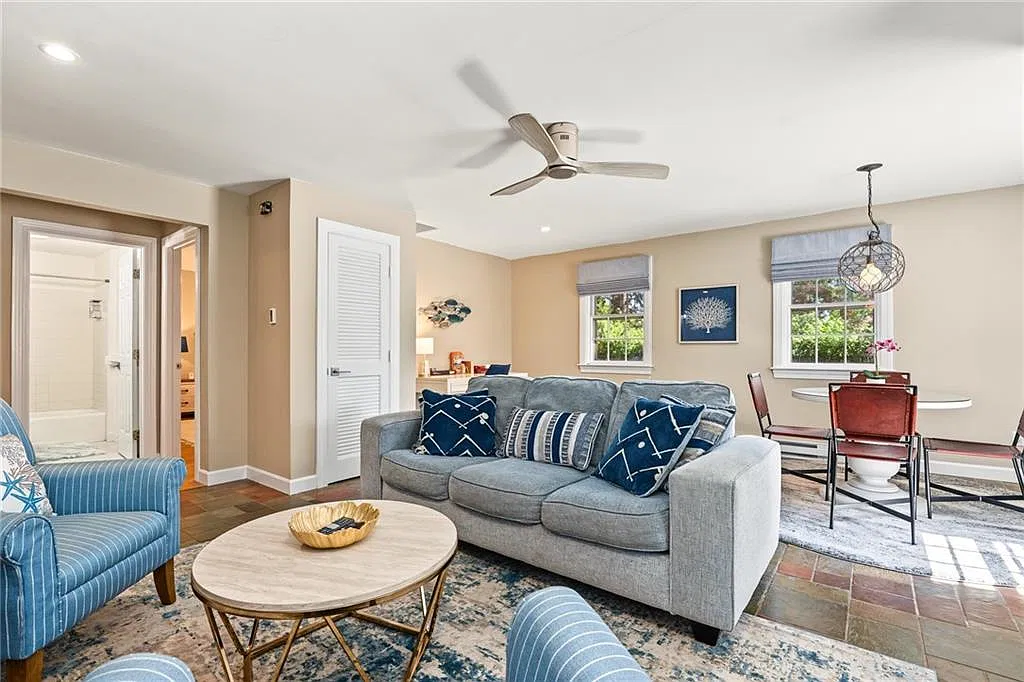 2 bed, 950 sqft, $2,500 — Photo 1