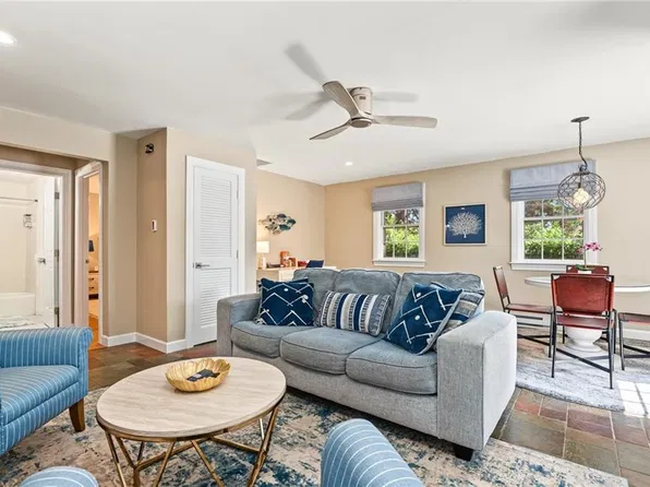 397 Gibbs Ave APT B, Newport, RI 02840