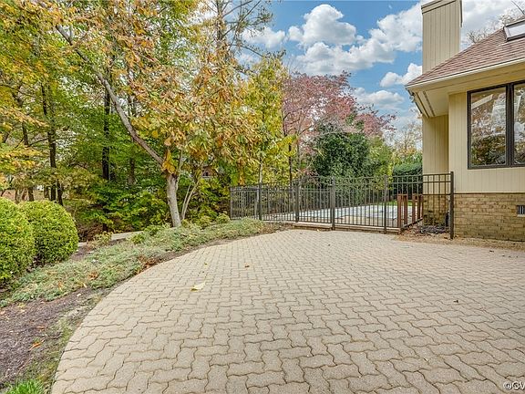 5th image of 212 Burtcher Ct