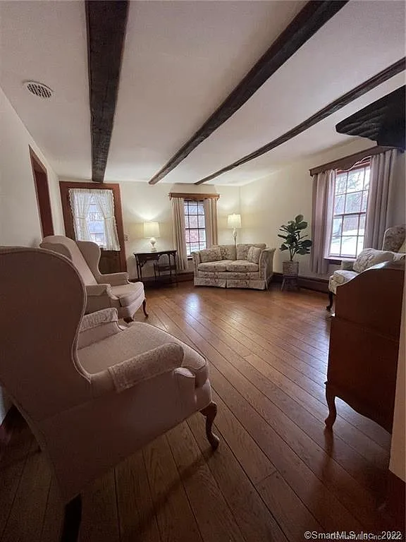 4 bed, 1.5 bath, 1661 sqft, $3,700 — Photo 3