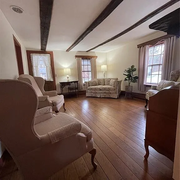 21 Wells Hill Rd — Photo 3