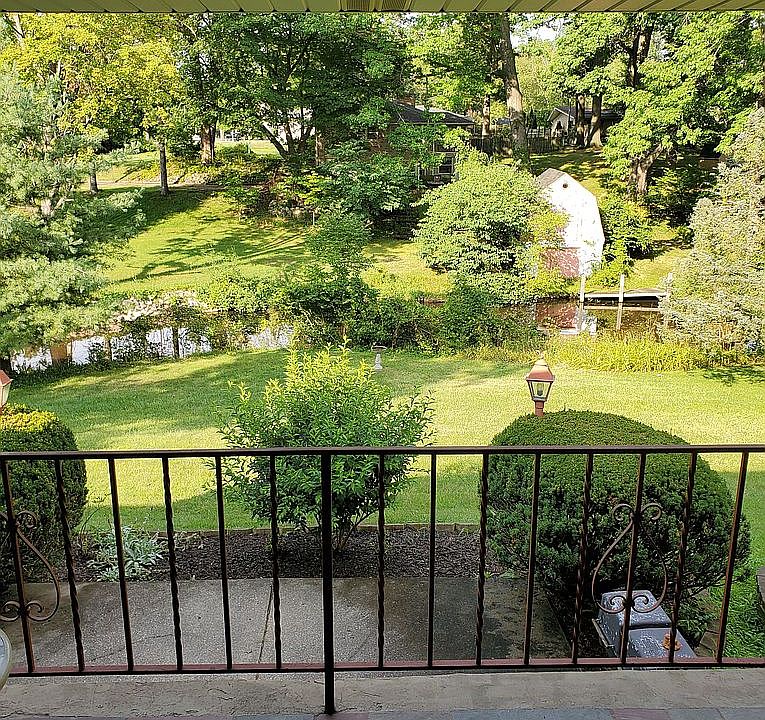 2nd image of 2511 Amelia Ln