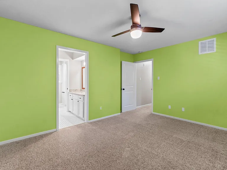 7 Elwood Hills Ct — Photo 34