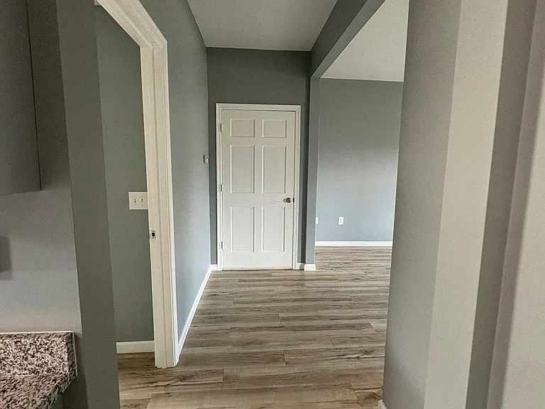 615 George St — Photo 32