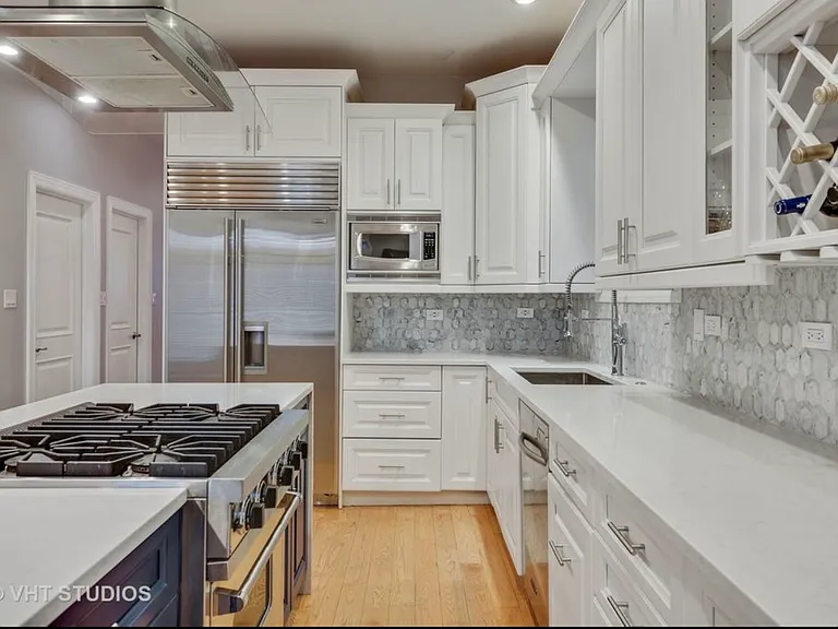 2242 W Melrose St — Photo 6