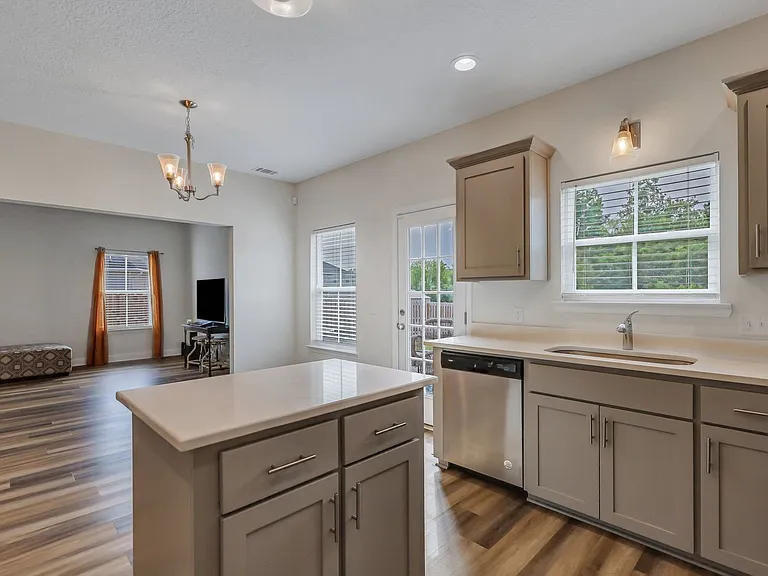 487 Meloney Dr — Photo 18