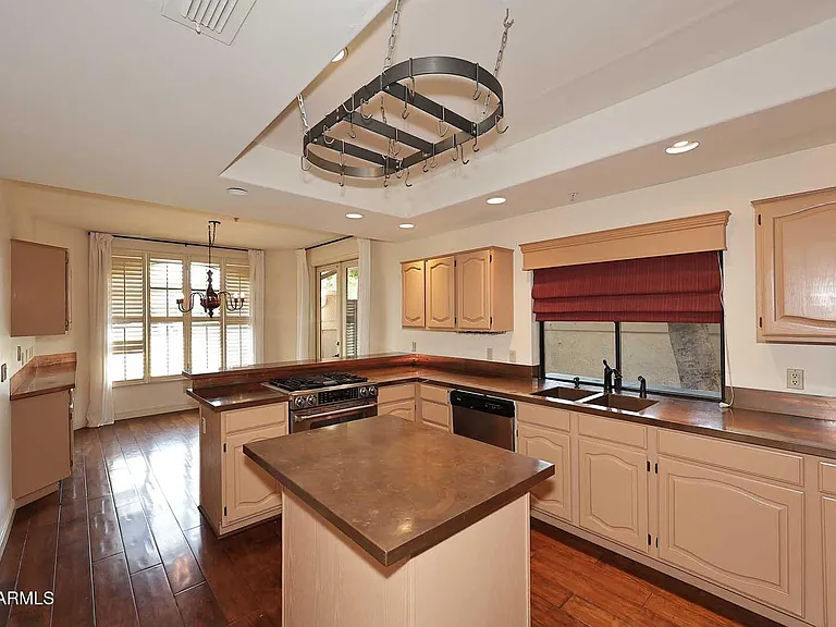 8100 E Camelback Rd #39 — Photo 12