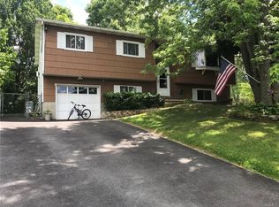 19 Twin Wells Ct, Middletown, NY 10940