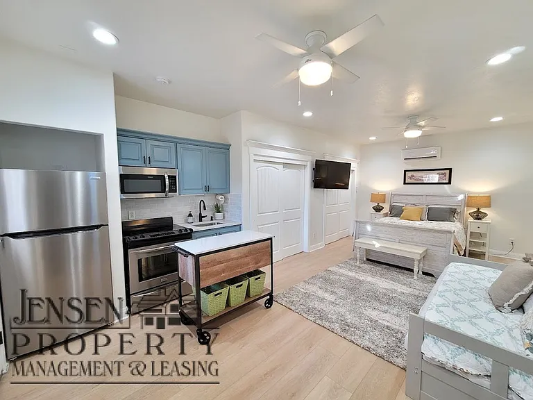 255 S 1150 W — Photo 2