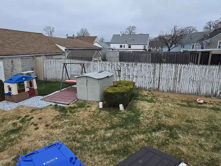 35 Universal Ave — Photo 3