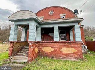 142 Main St, Jacobs Creek, PA 15448