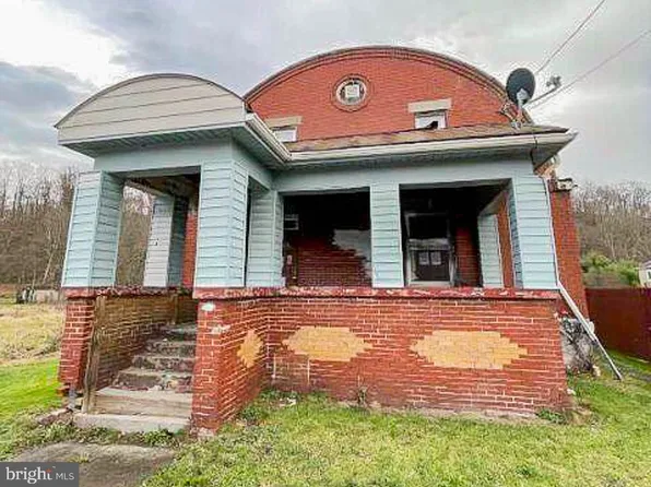 142 Main St, Jacobs Creek, PA 15448