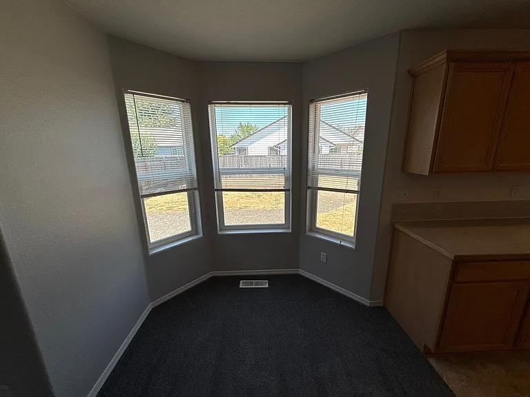 4105 Windy Ave NE — Photo 11