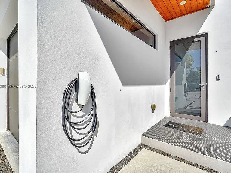 8871 SW 28th St — Photo 38