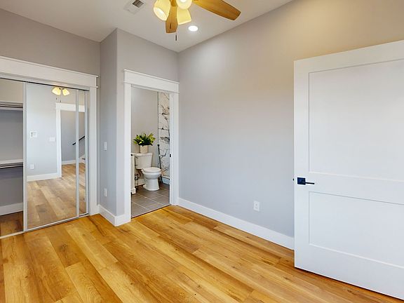 2nd image of 1211 Hedge Ave Unit 4