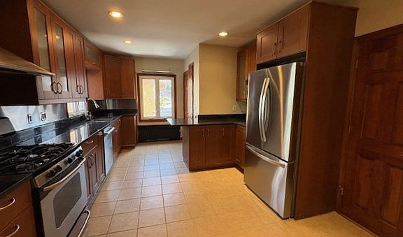 2nd image of 12-14 Howard St #2