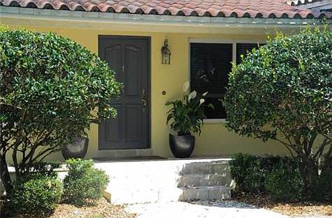 4th image of 1525 Mendavia Ave