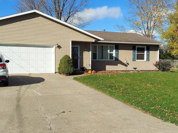 1904 E 5th St, Coal Valley, IL 61240