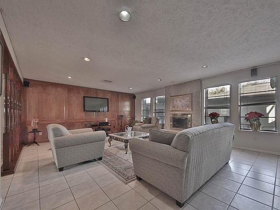 5th image of 32 T Huxley Ln