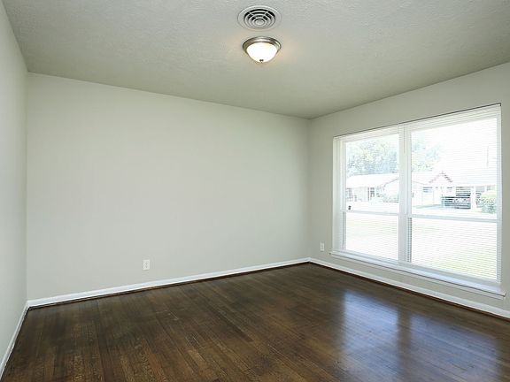 3rd image of 5634 Elm Springs Dr