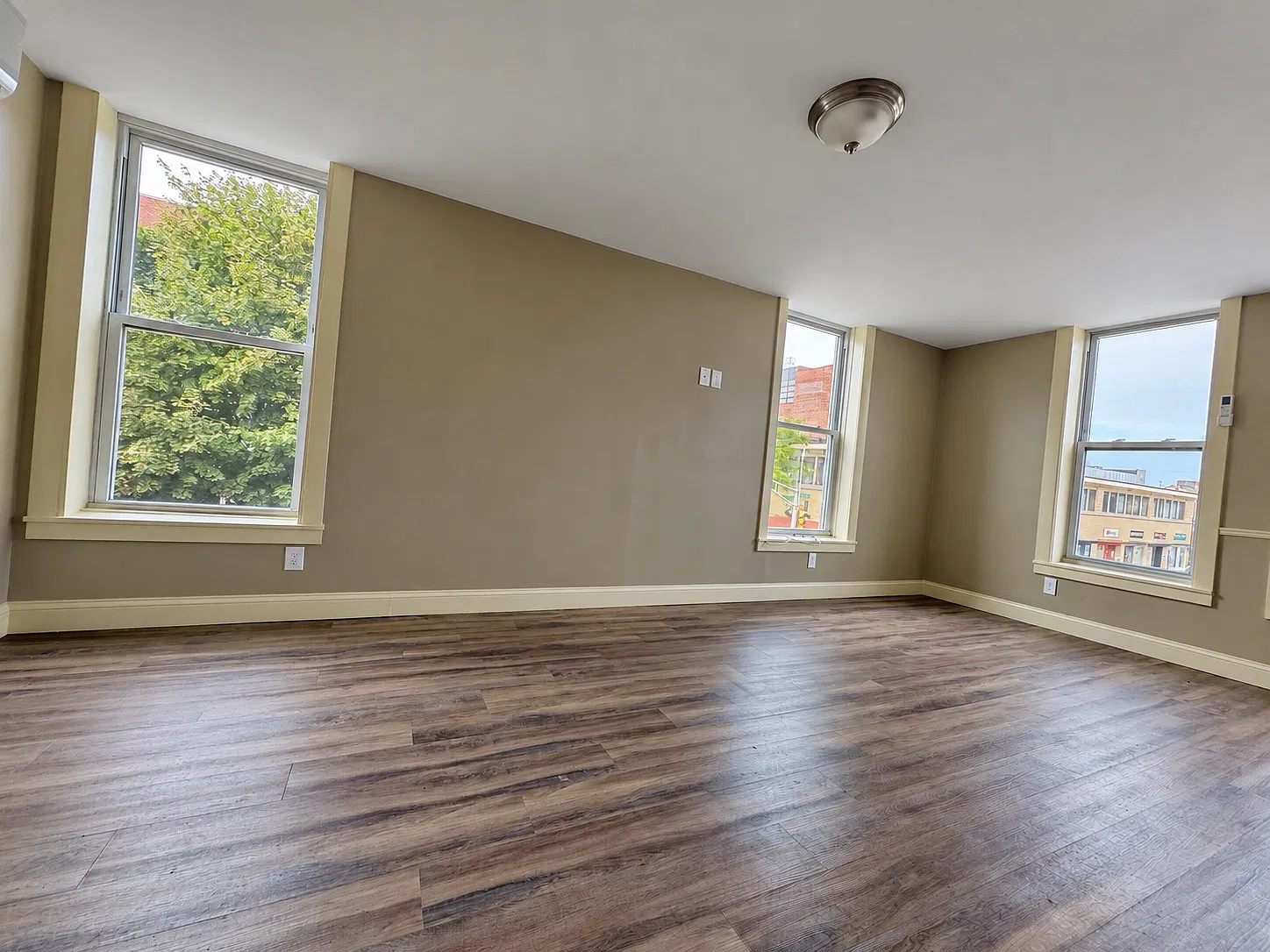 381 Chestnut St — Photo 4