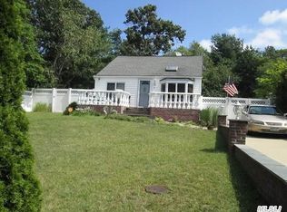 31 Columbus Ave, Farmingville, NY 11738