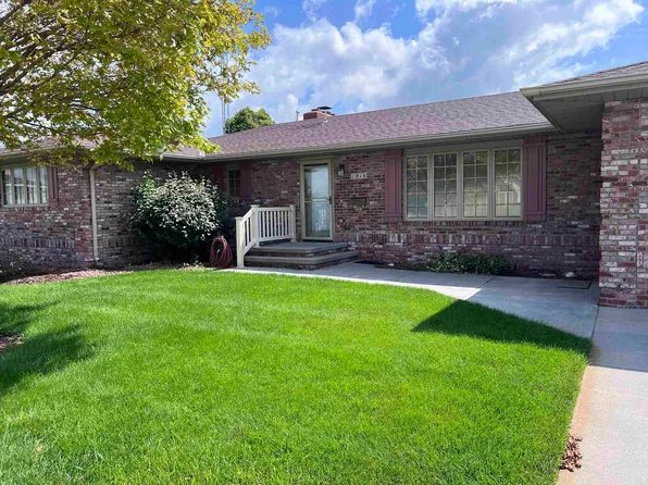 1816 J St, Cozad, NE 69130
